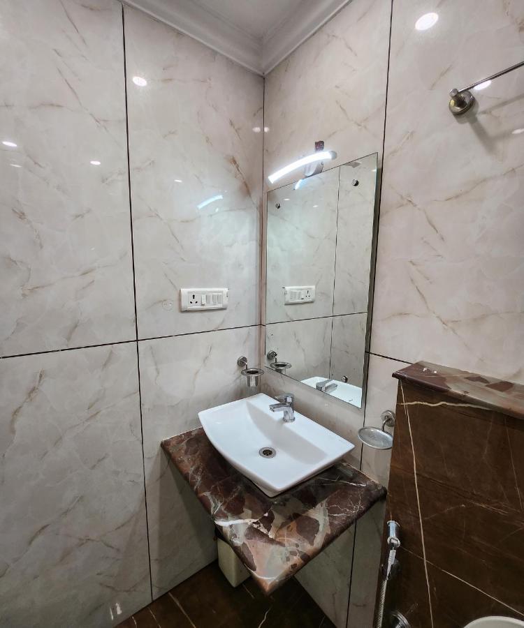 Capital O 6408 Hotel Delhi Heart Nowe Delhi Zewnętrze zdjęcie